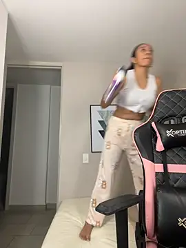 DianaHopson online show from September 17, 2025, 10:28 am