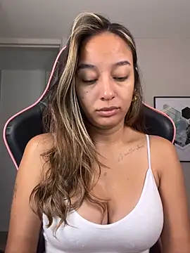 DianaHopson online show from September 28, 2025, 12:23 pm