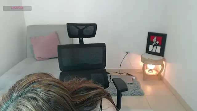 lilian prada online show from February 24, 2025, 5:31 pm