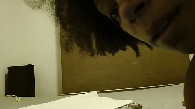 Snapshot of ROXYNL chatting on January 13, 2025, 10:24 pm ROXYNL online show from January 13, 2025, 10:24 pm