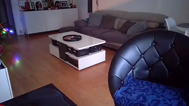 sarametisse26 online show from December 4, 2025, 8:02 am