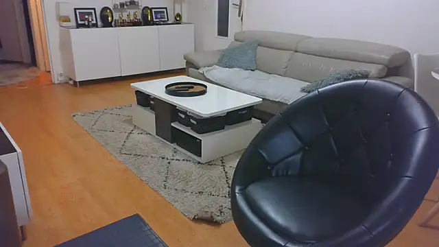 sarametisse26 online show from October 6, 2025, 6:14 am