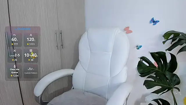 Snapshot of cutewhitneyr chatting on October 3, 2025, 12:28 pm cutewhitneyr online show from October 3, 2025, 12:28 pm