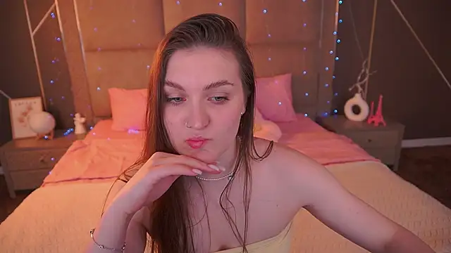 EmmyCharmm online show from February 4, 2026, 6:52 am