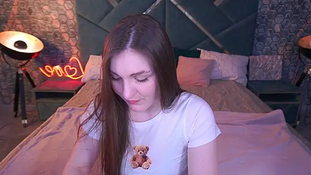 EmmyCharmm online show from March 17, 2026, 6:49 am