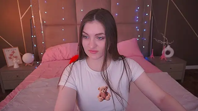 EmmyCharmm online show from March 18, 2026, 6:49 am