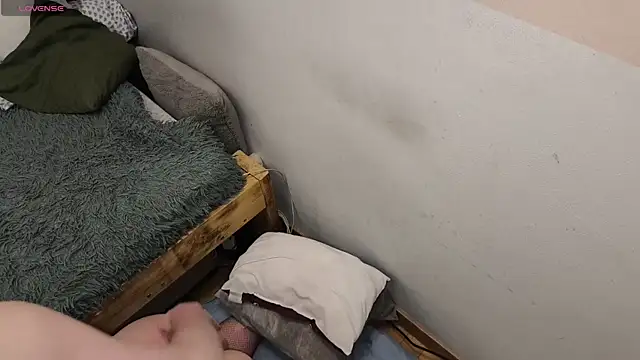 LoveInAllHoles online show from March 31, 2026, 4:58 am