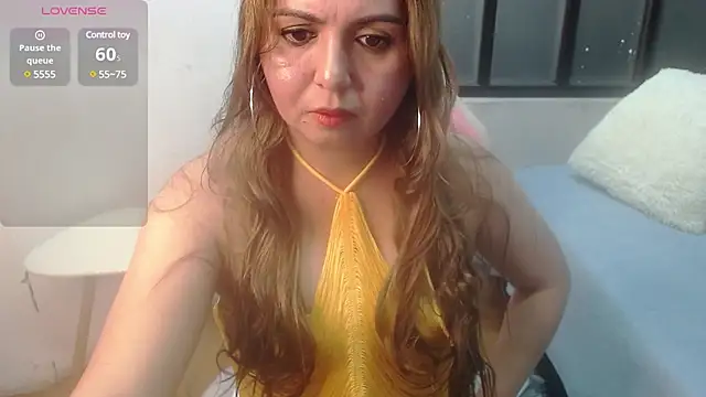 Snapshot of rose_meyer chatting on March 15, 2025, 6:43 pm rose meyer online show from March 15, 2025, 6:43 pm