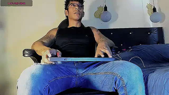 FuckHardlove online show from March 4, 2025, 4:52 pm