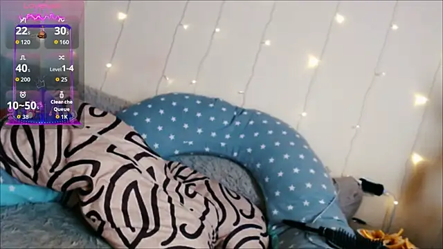 tia meow online show from April 15, 2026, 7:58 pm