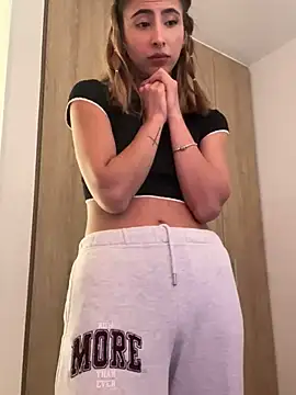 Ameellie online show from March 12, 2025, 6:22 pm