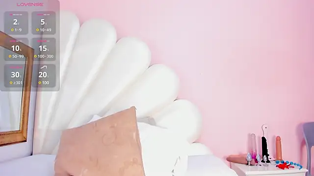 Snapshot of Letizia_West_ chatting on February 25, 2025, 4:46 am Letizia West online show from February 25, 2025, 4:46 am