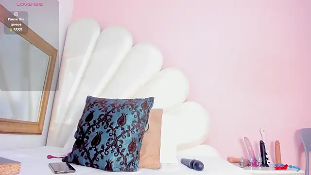 Snapshot of Letizia_West_ chatting on February 26, 2025, 8:28 am Letizia West online show from February 26, 2025, 8:28 am