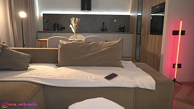 Snapshot of eva_m1racle_ chatting on May 13, 2026, 8:05 pm eva m1racle online show from May 13, 2026, 8:05 pm