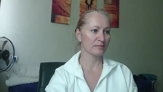 AmellyGrand online show from April 17, 2026, 12:52 pm