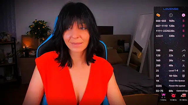 Snapshot of _Kelly__ chatting on November 17, 2025, 1:04 pm Kelly online show from November 17, 2025, 1:04 pm