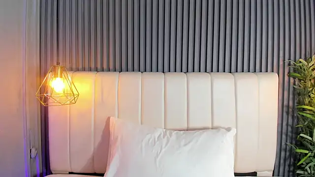 Snapshot of SaraRiley chatting on February 19, 2026, 11:01 pm SaraRiley online show from February 19, 2026, 11:01 pm