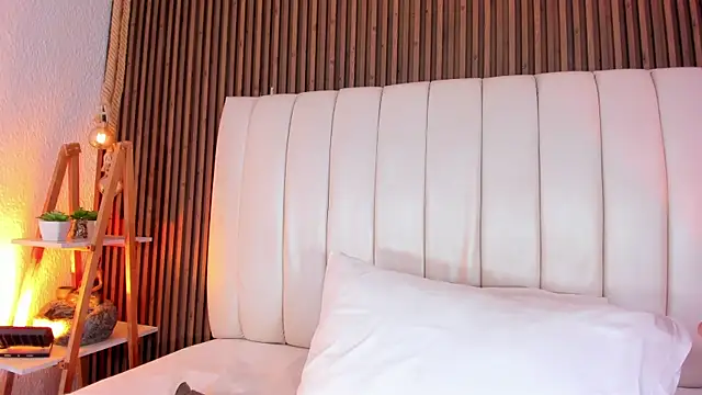 Snapshot of SaraRiley chatting on February 24, 2026, 11:05 pm SaraRiley online show from February 24, 2026, 11:05 pm