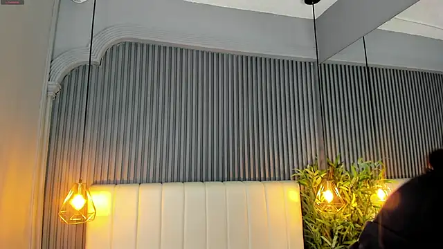 Snapshot of SaraRiley chatting on December 22, 2025, 10:43 pm SaraRiley online show from December 22, 2025, 10:43 pm