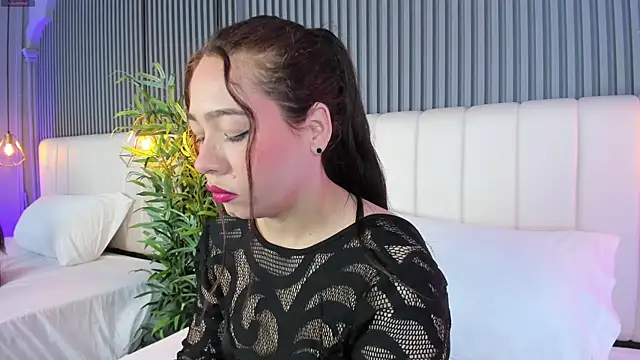 Snapshot of SaraRiley chatting on December 17, 2025, 10:48 pm SaraRiley online show from December 17, 2025, 10:48 pm