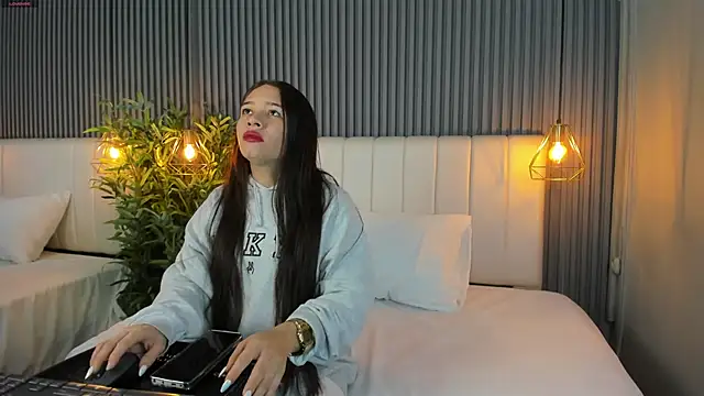 Snapshot of SaraRiley chatting on December 20, 2025, 10:34 pm SaraRiley online show from December 20, 2025, 10:34 pm