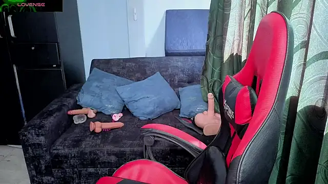 charlotee lovee69 online show from July 1, 2026, 7:36 pm