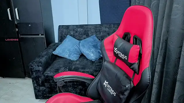 charlotee lovee69 online show from September 12, 2025, 3:39 am