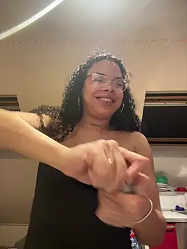 naomikandra online show from November 28, 2025, 4:51 pm