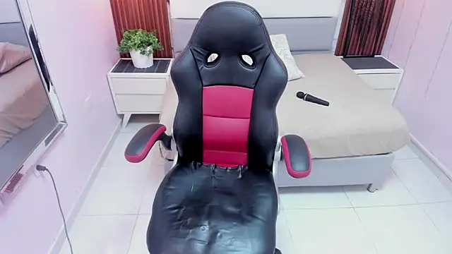 Snapshot of MILEY_JOAS2 chatting on March 3, 2026, 7:43 pm MILEY JOAS2 online show from March 3, 2026, 7:43 pm