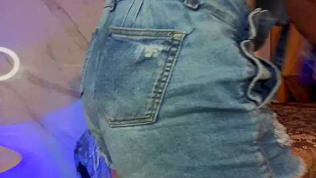 CandyQueenGold online show from April 7, 2026, 7:04 pm