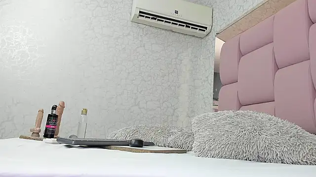 Snapshot of _Molly_rosse_ chatting on March 6, 2025, 12:41 pm Molly rosse online show from March 6, 2025, 12:41 pm