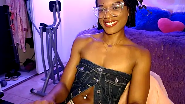 Snapshot of CocoSage chatting on April 29, 2026, 6:28 am CocoSage online show from April 29, 2026, 6:28 am