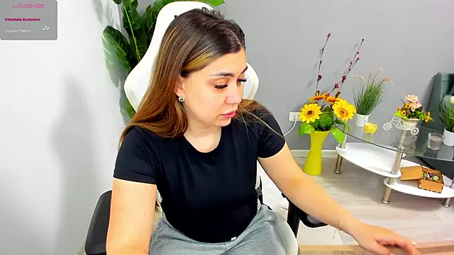 Snapshot of EveEvian chatting on May 12, 2026, 8:26 pm EveEvian online show from May 12, 2026, 8:26 pm