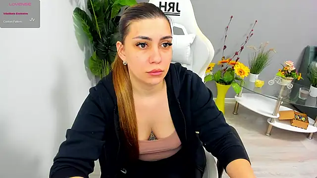 Snapshot of EveEvian chatting on May 14, 2026, 7:11 pm EveEvian online show from May 14, 2026, 7:11 pm