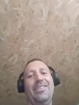 Snapshot of florin421 chatting on May 13, 2026, 4:58 pm florin421 online show from May 13, 2026, 4:58 pm