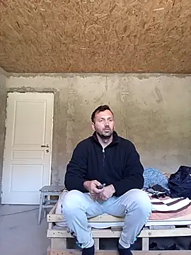 Snapshot of florin421 chatting on April 19, 2026, 6:03 am florin421 online show from April 19, 2026, 6:03 am