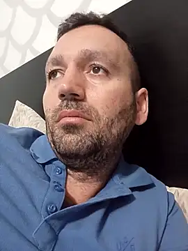 Snapshot of florin421 chatting on March 3, 2026, 10:11 am florin421 online show from March 3, 2026, 10:11 am