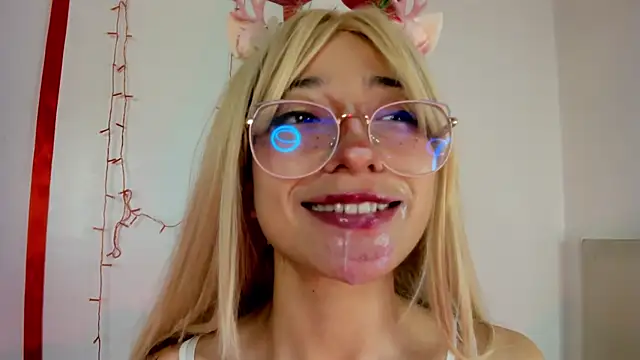 Cloe Leee online show from February 28, 2025, 4:54 am