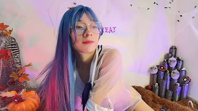 Cloe Leee online show from October 19, 2025, 5:21 am