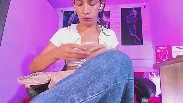 Alahia Rodriguez online show from November 12, 2025, 5:50 pm