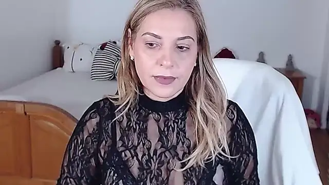 evamaria2024 online show from March 3, 2025, 8:08 am