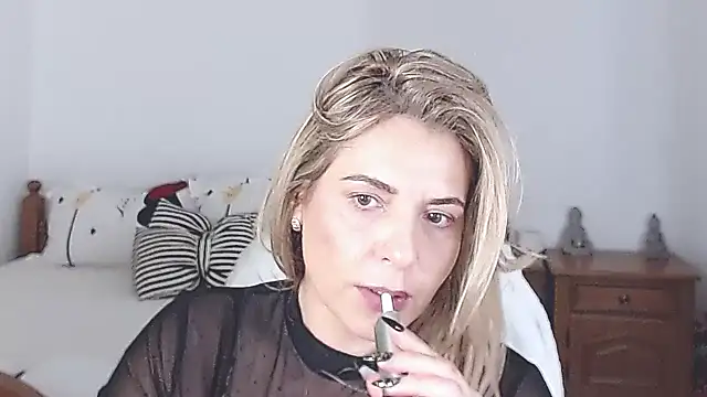 evamaria2024 online show from February 3, 2025, 12:14 pm