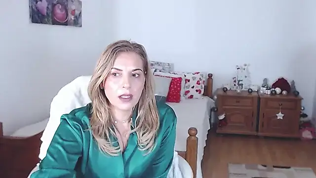 evamaria2024 online show from December 23, 2024, 7:06 am