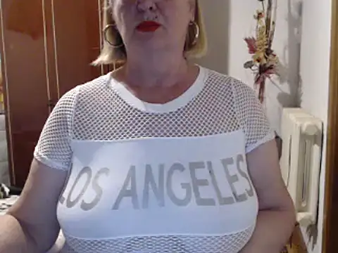 Snapshot of Secretfox chatting on September 22, 2025, 12:55 pm Secretfox online show from September 22, 2025, 12:55 pm