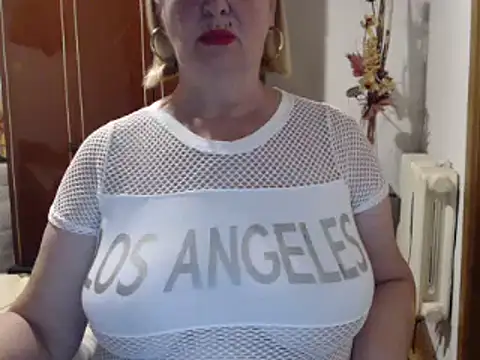 Snapshot of Secretfox chatting on September 18, 2025, 9:12 am Secretfox online show from September 18, 2025, 9:12 am