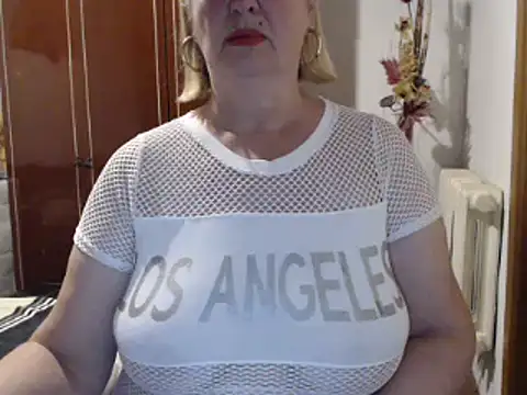 Snapshot of Secretfox chatting on September 30, 2025, 5:46 am Secretfox online show from September 30, 2025, 5:46 am