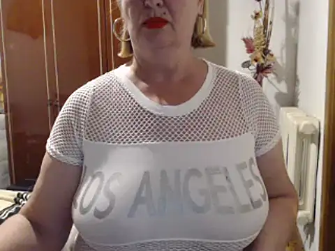 Snapshot of Secretfox chatting on September 28, 2025, 5:09 pm Secretfox online show from September 28, 2025, 5:09 pm