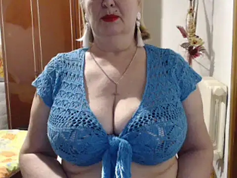 Snapshot of Secretfox chatting on March 21, 2025, 3:35 pm Secretfox online show from March 21, 2025, 3:35 pm