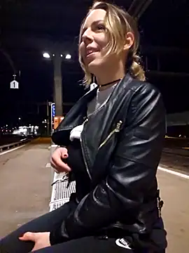 Mia Railey online show from March 18, 2025, 9:32 pm