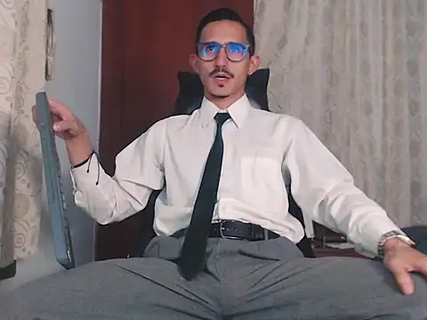 HomeAloneK online show from October 21, 2025, 7:57 pm